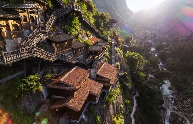 ทัวร์จีน ฉางซา  หุบเขาเทวดาวั้งเซียนกู่ อุทยานเขาหลิงซาน ล่องเรือชมแสงสีอู้หนี่โจว  5 วัน 4 คืน สายการบินไทยเวียดเจ็ท แอร์