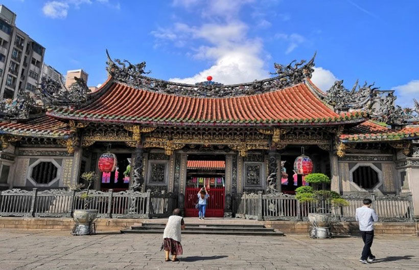 ทัวร์ไต้หวัน ไทเป หมู่บ้านโบราณจิ่วเฟิ่น  หมู่บ้านประมงเจิ้งปิน  วัดหลงซาน ซีเหมินติง 4 วัน 2 คืน สายการบินไชน่า แอร์ไลน์