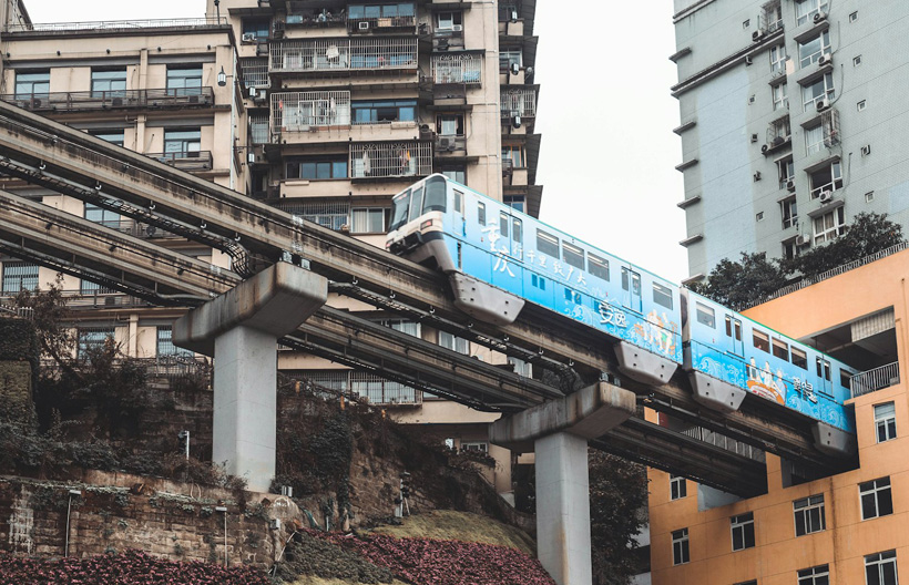 ทัวร์จีน ฉงชิ่ง รถไฟฟ้าทะลุตึก ตึกหงหยาต้ง  มหาศาลาประชาคม ถนนคนเดินเจียฟางเป่ย 4 วัน 3 คืน สายการบินไชน่าเอ็กซเพรสแอร์ไลน์