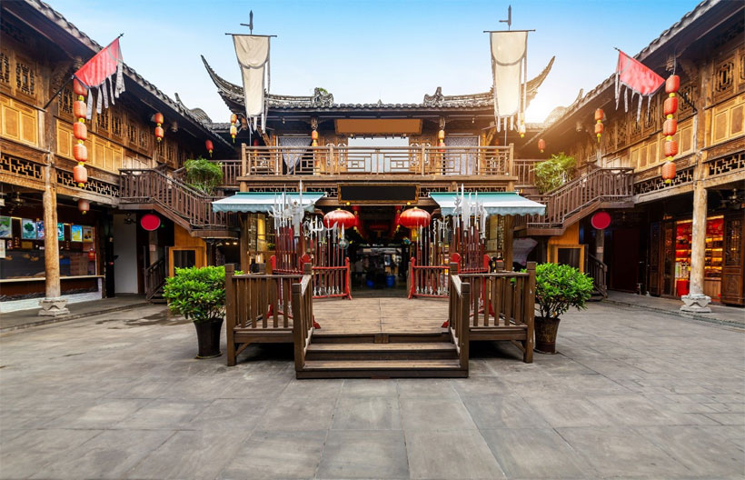 ทัวร์จีน เฉิงตู ถนนโบราณจิ๋นหลี่ อุทยานจิ่วจ้ายโกว อุทยานหวงหลง แพนด้ายักษ์ปีนตึก ถนนคนเดินชุนซีไถ้กู๋หลี่ 5 วัน 4 คืน สายการบินเฉิงตู แอร์ไลน์