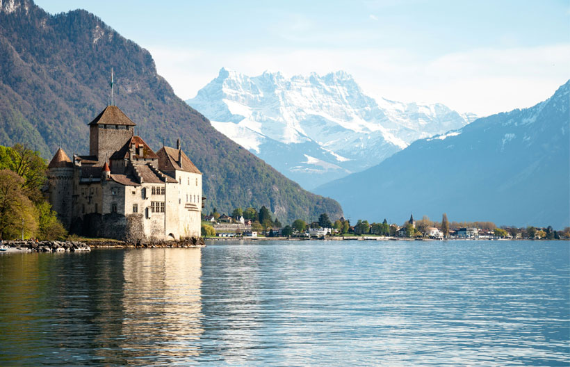 ทัวร์ยุโรป สวิตเซอร์แลนด์ อิตาลี จัตุรัสปาราเดพลาทซ์ กระเช้าลอยฟ้า Eiger Express ยอดเขาจุงเฟรา อินเทอร์ลาเก้น 8 วัน 5 คืน สายการบินเอมิเรตส์แอร์ไลน์