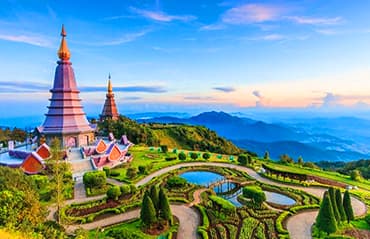 ทัวร์เหนือ เชียงราย เชียงใหม่ เที่ยวดอย สักการะพระธาตุดอยตุง ถ่ายรูปกับซุ้มประตูสามเหลี่ยมทองคำ