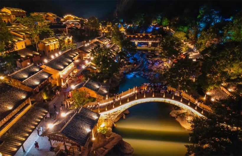 ทัวร์จีน ฉางซา  หุบเขาเทวดาวั้งเซียนกู่ อุทยานเขาหลิงซาน ล่องเรือชมแสงสีอู้หนี่โจว  5 วัน 4 คืน สายการบินไทยเวียดเจ็ท แอร์