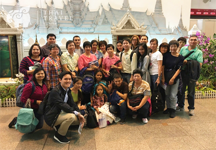 คณะห้องเสื้อบรอดเวย์<br>
ร่วมกันถ่ายรูปเป็นที่ระลึกก่อนเดินทางท่องเที่ยว ณ ประเทศญี่ปุ่น