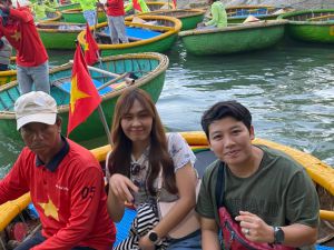 ทัวร์เวียดนาม-ครอบครัวคุณรจนา แสงสด ท่องเที่ยวประเทศเวียดนาม-ขอขอบคุณคุณลูกค้า คณะครอบครัวคุณรจนา แสงสด ที่ให้ความไว้วางใจไทยทราเวลเซ็นเตอร์ นำคณะท่านท่องเที่ยวประเทศเวียดนาม ในครั้งนี้ด้วยครับ