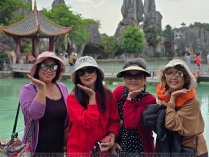 ทัวร์จีน-บจก.ทีเอ็น โพลี่คาร์โบเน็ต จำกัด ท่องเที่ยวประเทศจีน-รีวิวภาพแห่งความสุขที่ประเทศจีน ส่งตรงจากลูกค้าที่น่ารัก คณะ บจก.ทีเอ็น โพลี่คาร์โบเน็ต จำกัด เที่ยวสนุกสนานครบรส และทางบริษัทขอขอบคุณท่านที่มอบความไว้วางใจเลือกใช้บริการทัวร์กับไทยทราเวลเซ็นเตอร์ นำท่องเที่ยวจีนในครั้งนี้ พร้อมส่งภาพบรรยากาศที่สวยมาก ๆ ให้เราได้ชมตลอดทริปกัน อยากฟินสุดสุดแบบนี้ จองทัวร์เลยที่ไทยทราเวลเซ็นเตอร์