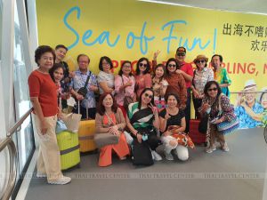 ทัวร์สิงคโปร์-คณะ : คุณวรางคณา ท่องเที่ยวประเทศสิงคโปร์-รีวิวภาพแห่งความสุขที่ประเทศสิงคโปร์ ส่งตรงจากลูกค้าที่น่ารัก คณะของคุณวรางคณา ทางบริษัทขอขอบคุณท่านที่มอบความไว้วางใจเลือกใช้บริการทัวร์กับไทยทราเวลเซ็นเตอร์ นำท่านท่องเที่ยวประเทศสิงคโปร์ในครั้งนี้ พร้อมส่งภาพบรรยากาศให้เราได้ชมตลอดทริปกัน อยากเที่ยวสนุกสุดฟินแบบนี้ จองทัวร์เลยที่ไทยทราเวลเซ็นเตอร์