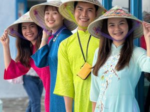 ทัวร์เวียดนาม-บริษัท เก้าพันวา จำกัด ท่องเที่ยวประเทศเวียดนาม-รีวิวภาพแห่งความสุขที่ประเทศเวียดนาม ส่งตรงจากลูกค้าที่น่ารัก บริษัท เก้าพันวา จำกัด ทางบริษัทขอขอบคุณท่านที่มอบความไว้วางใจเลือกใช้บริการทัวร์กับไทยทราเวลเซ็นเตอร์ นำท่านท่องเที่ยวประเทศเวียดนามในครั้งนี้ พร้อมส่งภาพบรรยากาศให้เราได้ชมตลอดทริปกัน อยากเที่ยวสนุกสุดฟินแบบนี้ จองทัวร์เลยที่ไทยทราเวลเซ็นเตอร์