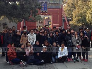 ทัวร์จีน- บริษัท กาดเกสร จำกัด-ขอขอบคุณคณะคุณลูกค้าบริษัท กาดเกสร จำกัด ที่ให้ความไว้วางใจบริษัทเรานำท่องเที่ยวประเทศจีน พร้อมถ่ายรูปกำแพงเมืองจีนอย่างใกล้ชิด ล่องเรือชมความงามตลอดสองฝั่งของทะเลสาบซีหู พระราชวังฤดูร้อน กำแพงเมืองเก่า ชมจัตุรัสเทียนอันเหมิน-พระราชวังกู้กง สนุกสนานกับกิจกรรมบนลานสกีหิมะขนาดใหญ่ และชมกายกรรมปักกิ่ง กาายกรรมชื่อดัวก้องโลก