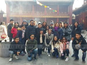 ทัวร์จีน- บริษัท กาดเกสร จำกัด-ขอขอบคุณคณะคุณลูกค้าบริษัท กาดเกสร จำกัด ที่ให้ความไว้วางใจบริษัทเรานำท่องเที่ยวประเทศจีน พร้อมถ่ายรูปกำแพงเมืองจีนอย่างใกล้ชิด ล่องเรือชมความงามตลอดสองฝั่งของทะเลสาบซีหู พระราชวังฤดูร้อน กำแพงเมืองเก่า ชมจัตุรัสเทียนอันเหมิน-พระราชวังกู้กง สนุกสนานกับกิจกรรมบนลานสกีหิมะขนาดใหญ่ และชมกายกรรมปักกิ่ง กาายกรรมชื่อดัวก้องโลก
