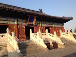 ทัวร์จีน- บริษัท กาดเกสร จำกัด-ขอขอบคุณคณะคุณลูกค้าบริษัท กาดเกสร จำกัด ที่ให้ความไว้วางใจบริษัทเรานำท่องเที่ยวประเทศจีน พร้อมถ่ายรูปกำแพงเมืองจีนอย่างใกล้ชิด ล่องเรือชมความงามตลอดสองฝั่งของทะเลสาบซีหู พระราชวังฤดูร้อน กำแพงเมืองเก่า ชมจัตุรัสเทียนอันเหมิน-พระราชวังกู้กง สนุกสนานกับกิจกรรมบนลานสกีหิมะขนาดใหญ่ และชมกายกรรมปักกิ่ง กาายกรรมชื่อดัวก้องโลก