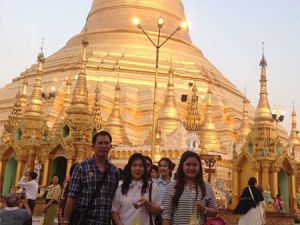 ทัวร์พม่า -บริษัทซอง เซน แมชชินเนอรี่ แมนูแฟคเจอริ่ง(ไทยแลนด์)จำกัด ท่องเที่ยวพม่า-ขอขอบคุณ บริษัทซอง เซน แมชชินเนอรี่ แมนูแฟคเจอริ่ง(ไทยแลนด์)จำกัด ที่ให้ความไว้วางใจเรานำท่องเที่ยวประเทศพม่า สักการะ 3 มหาบูชาสถาน อันศักดิ์สิทธิ์ นมัสการ พระพุทธรูปไจ้ปุ่น ชม พระธาตุอินทร์แขวน ทำบุญตักบาตร ณ วัดไจ้คะวาย อิสระช้อปปิ้ง และชิมเมนูขึ้นชื่อของพม่า