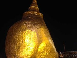 ทัวร์พม่า -บริษัทซอง เซน แมชชินเนอรี่ แมนูแฟคเจอริ่ง(ไทยแลนด์)จำกัด ท่องเที่ยวพม่า-ขอขอบคุณ บริษัทซอง เซน แมชชินเนอรี่ แมนูแฟคเจอริ่ง(ไทยแลนด์)จำกัด ที่ให้ความไว้วางใจเรานำท่องเที่ยวประเทศพม่า สักการะ 3 มหาบูชาสถาน อันศักดิ์สิทธิ์ นมัสการ พระพุทธรูปไจ้ปุ่น ชม พระธาตุอินทร์แขวน ทำบุญตักบาตร ณ วัดไจ้คะวาย อิสระช้อปปิ้ง และชิมเมนูขึ้นชื่อของพม่า