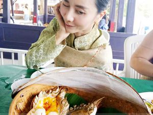 ทัวร์ไทย-คณะบริษัท เมก้า ไลฟ์ไซแอ็นซ์ พีทีวาย จำกัด เที่ยวตามรอยออเจ้า-ขอขอบคุณลูกค้าคณะบริษัท เมก้า ไลฟ์ไซแอ็นซ์ พีทีวาย จำกัด (Mega Lifesciences Pty. Ltd. (Thailand)) ที่ให้ความไว้วางใจบริษัทเรานำคณะท่านท่องเที่ยวตามรอยออเจ้า (ละครดังแห่งปี บุพเพสันนิวาส) ณ จังหวัดพระนครศรีอยุธยา เที่ยวไหว้พระ ทานอาหารร้านอร่อย ตามรอยออเจ้า ในครั้งนี้ ขอบคุณค่ะ