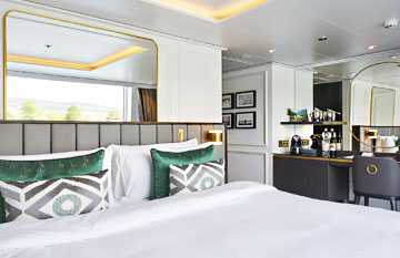 Deluxe Suite with Panoramic Balcony-Window